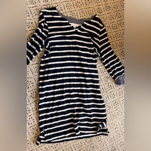 Beachlunchlounge Striped V-Neck Top in Navy and Cream